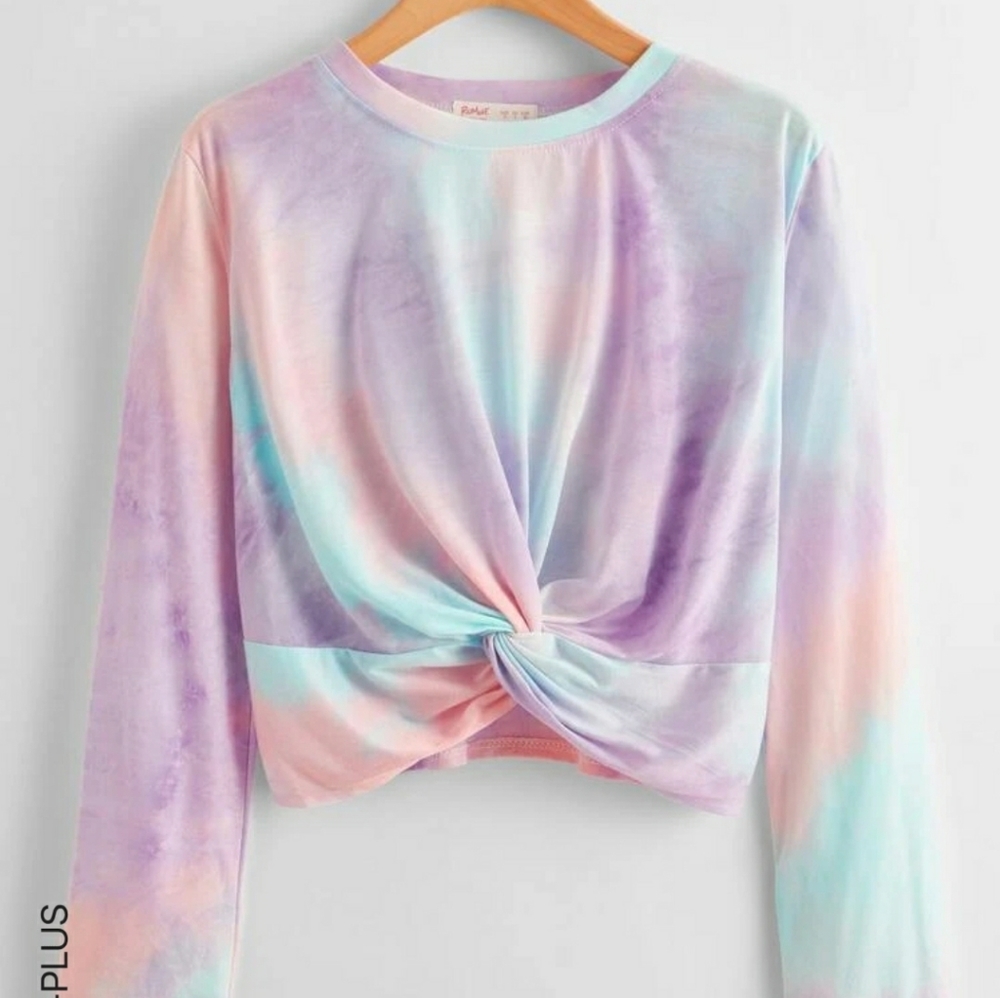 SHEIN thin long-sleeved top.